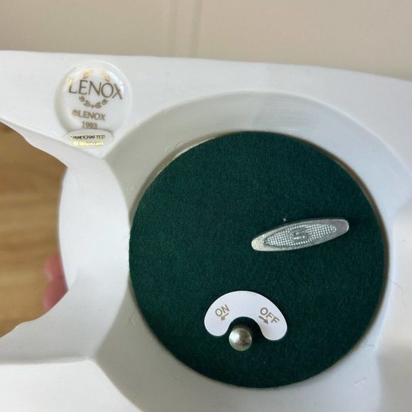 Lenox "Bringing Home The Tree" Vintage 1993 Musical Sculpture Plays O Tannenbaum - Picture 5 of 11